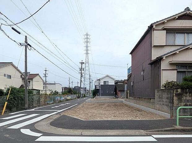 1号棟 2台駐車可能!ZEH水準の断熱性能、長期優良住宅認定予定と、安心・快適の性能基準もクリア。