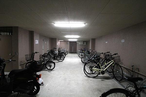 屋根付き駐輪スペースのため、自転車の劣化を軽減し長くきれいに保てます。