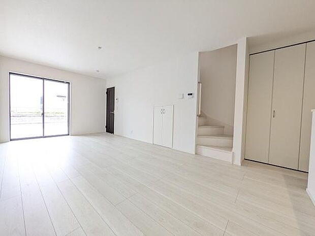 開放感のあるリビング階段は、お子様が帰ってきたら、お帰りの声をかけてあげやすく、コミュニケーションも充実。