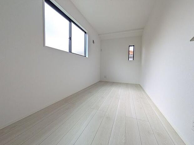 北側の洋室5.11帖。クロゼット付。