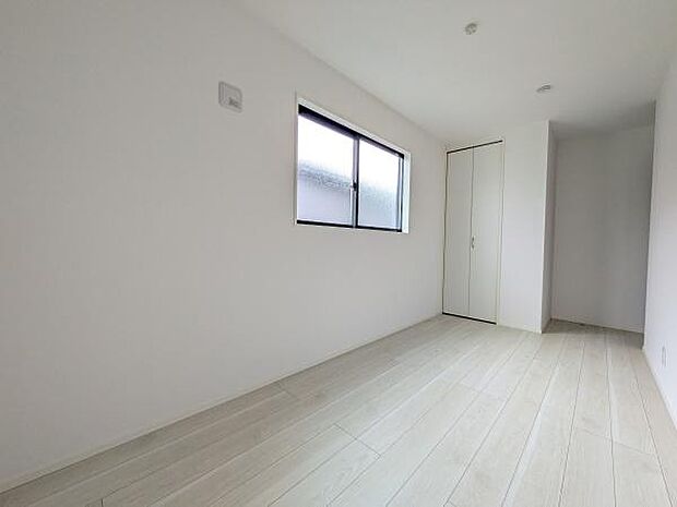 北側の洋室5.11帖。クロゼット付。