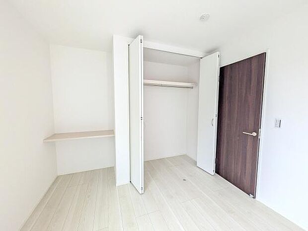 バルコニー付の洋室。クロゼット付。