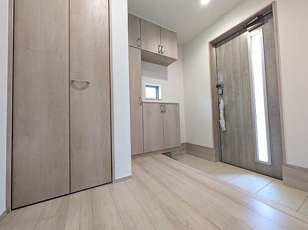 ご家族全員の靴もすっきり収納できます。