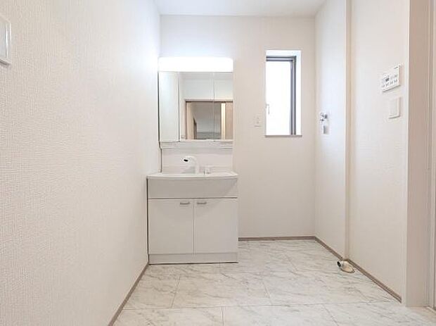 収納力と機能性に優れた使いやすい洗面室