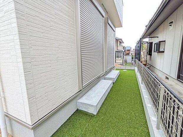 人口芝がきれいな庭♪