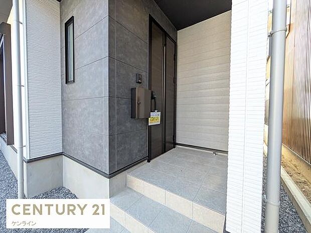 住まう人も来客も入った時にワクワクさせてくれるオシャレな玄関♪