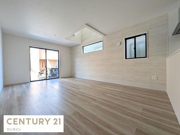 吹抜のハイサイドライトからの光で開放感もあり明るいLDK