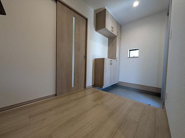 あったら便利な2口コンセントがあります。