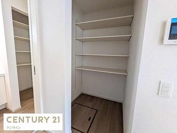 たくさん収納できるパントリー