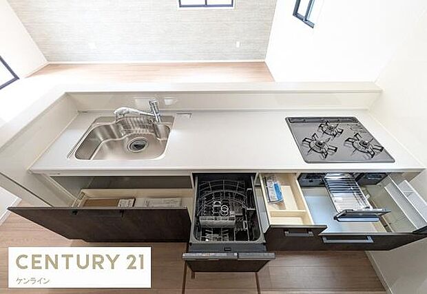 収納力豊富なシステムキッチン