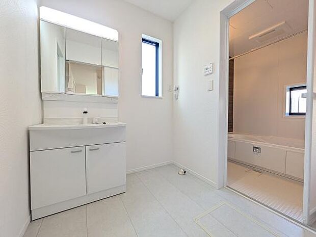 収納力と機能性に優れた使いやすい洗面室