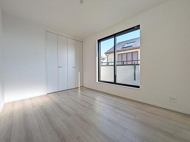 南側洋室6帖　収納も充実