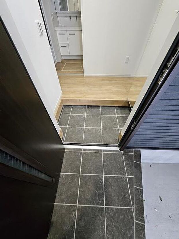 ご家族全員の靴もすっきり収納できます。