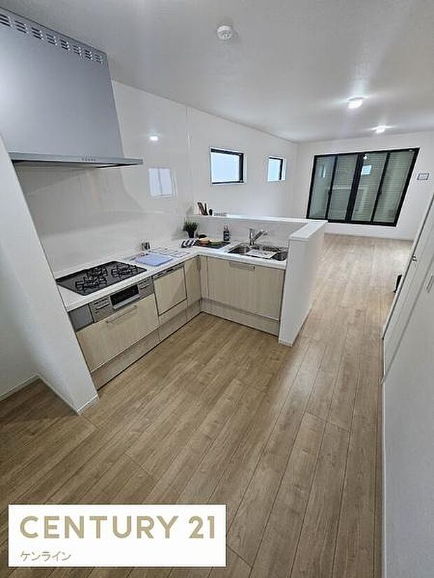 ダイニングとの空間のつながりが、スペースのゆとりを生み出します♪