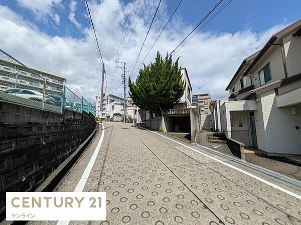 北西側前面道路5.95ｍ　間口約13ｍ気になる方は、ご案内させていただきます。お気軽にお問い合わせください。お問い合わせは「センチュリー21ケンライン」まで！