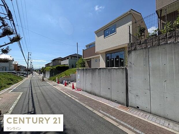 1号棟 2026年5月完成予定お問い合わせはセンチュリー21ケンラインまで。ご見学予約受付中 TEL0120-111-231建築中につき、同施工物件のご案内もお任せください!