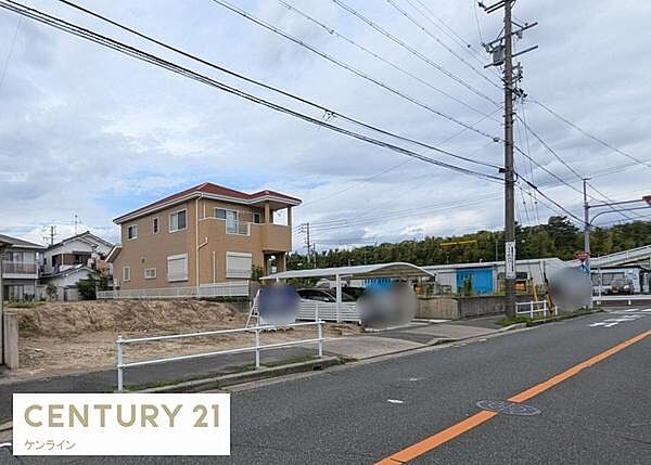 第一種低層住居専用地域の閑静な街並みは、家族の安全と快適な暮らしを支える安心の住環境。