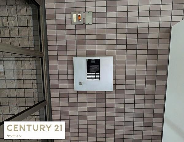 防犯面に配慮されたオートロック付きマンション。来訪者を確認でき、小さなお子様のいるご家庭にも安心です。