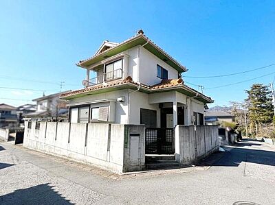 外観：戸建住宅が整然と建ち並ぶ住宅地。上品な雰囲気、ゆったり静かに暮らせる閑静な住環境。二方角地で解放感があり、採光通風ともに良好。