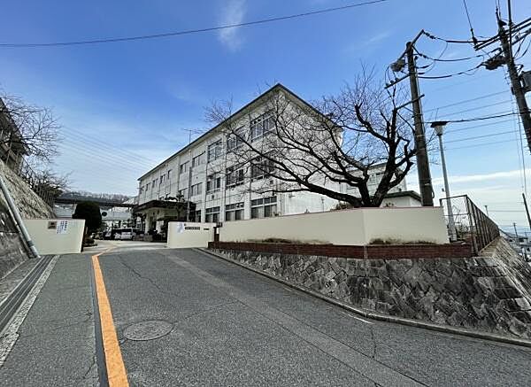 広島市立東浄小学校まで700m、広島市立東浄小学校まで徒歩9分
