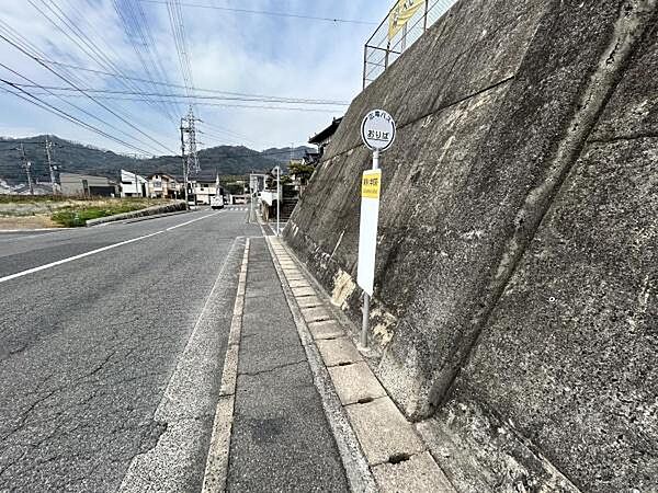 広島電鉄「東浄小学校前」バス停まで800m、広島電鉄「東浄小学校前」バス停まで徒歩10分（始発）