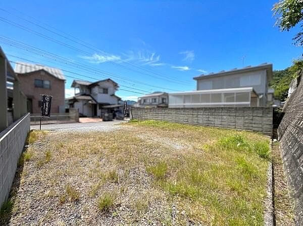 土地面積約37.98坪。周辺に高い建物がなく、圧迫感がありません。空が開けており開放感があります。