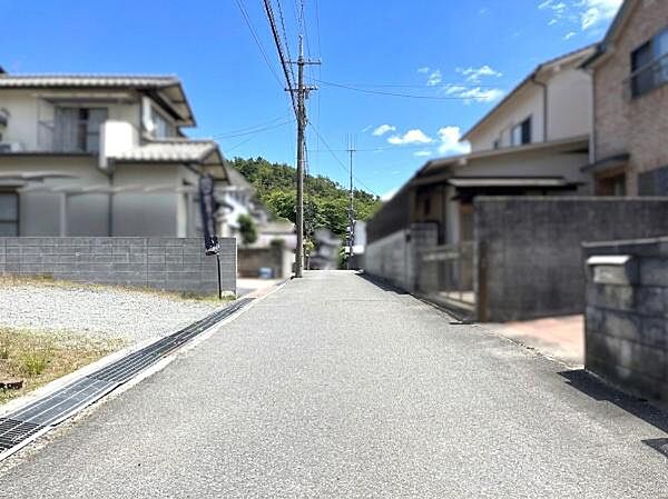 南側道路に面しており採光良好。