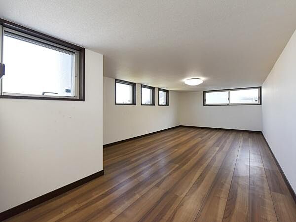 用途の制限なく自分だけのプライベートスペースとして活用いただけます。生活空間とゆるやかに切り離された「もう一つの居場所」として、暮らしに豊かな余裕をもたらしてくれます。