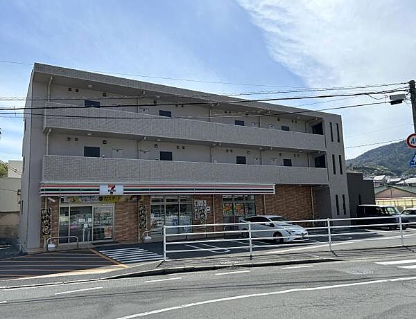 セブンイレブン広島山本4丁目店まで350m、セブンイレブン広島山本4丁目店まで徒歩5分