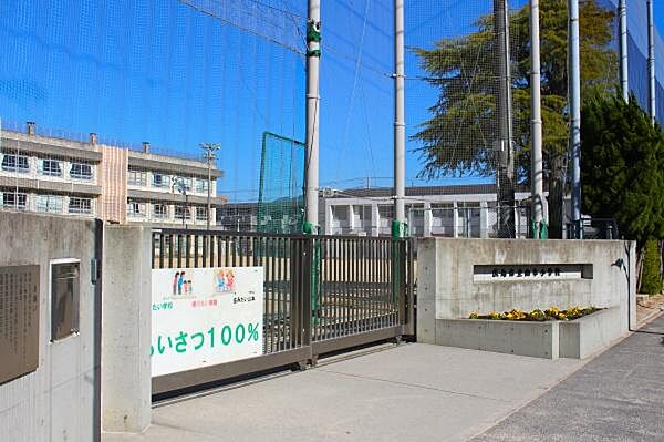広島市立山本小学校まで950m、広島市立山本小学校まで徒歩12分