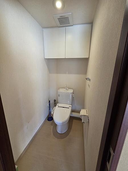 温水洗浄便座付きのトイレです！