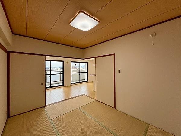 明るい和室のお部屋です！