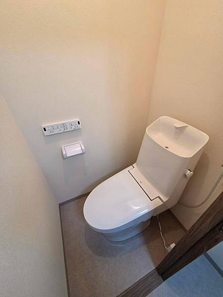 温水洗浄便座付きのトイレです！