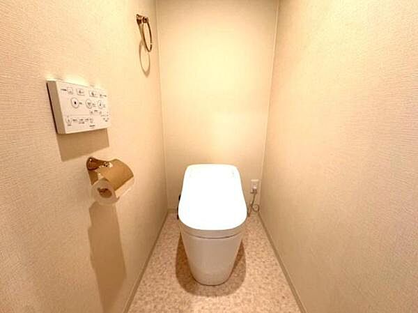温水洗浄便座付きのトイレです！