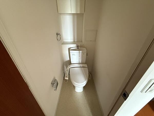 温水洗浄便座付きのトイレです！