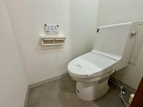 温水洗浄便座付きのトイレです！