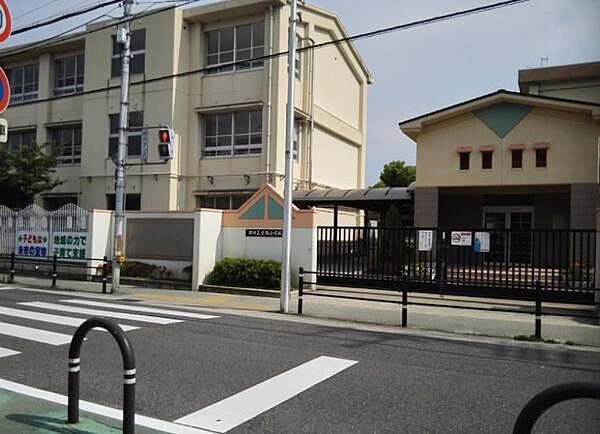 堺市立金岡小学校まで640m