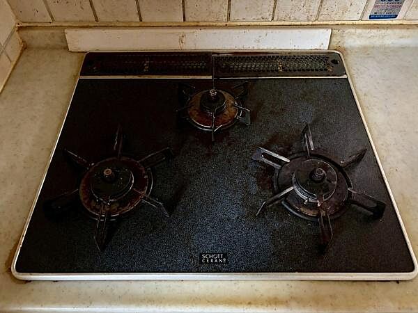 3口コンロで一度にまとめて調理ができます！