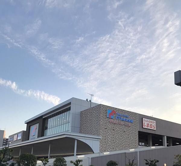 万代上野芝店まで670m