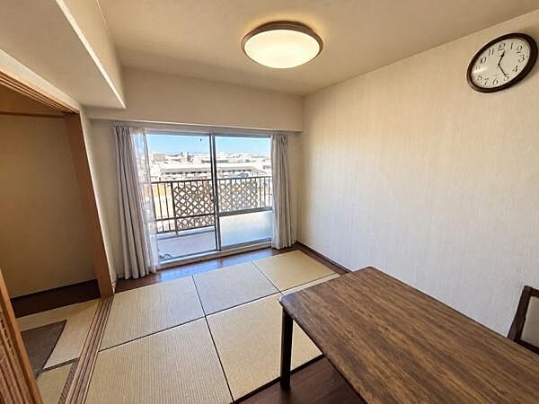 明るいLDKです！※生成AIにより家具等撤去しております。