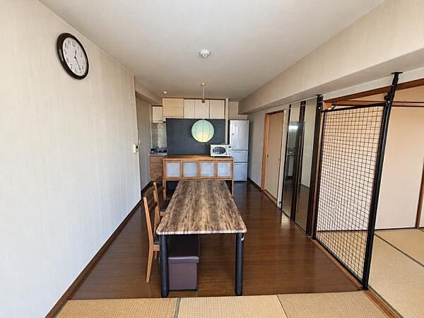 LDK約11.5帖です！※生成AIにより家具等撤去しております。