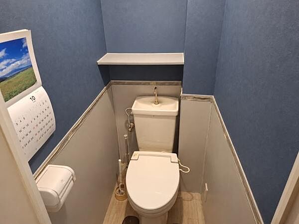 トイレです！※生成AIにより家具等撤去しております。