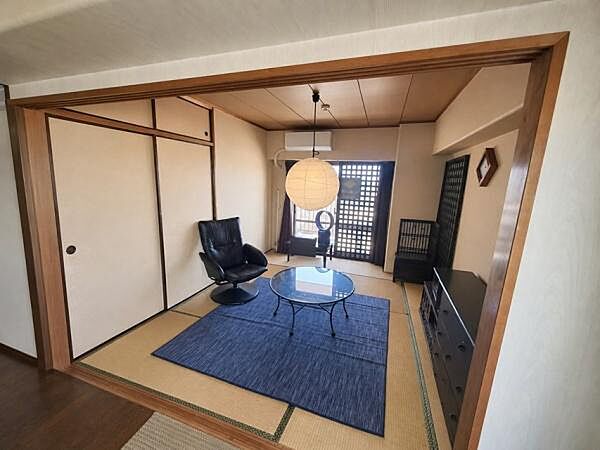 和室約6帖です！※生成AIにより小物等撤去しております。
