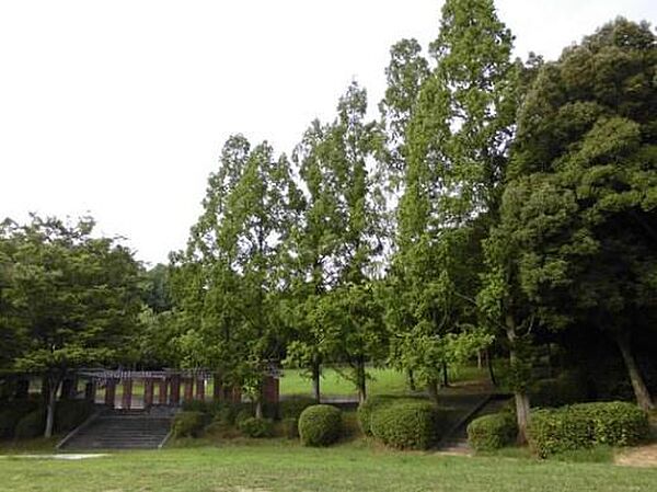 茶山公園まで1100m