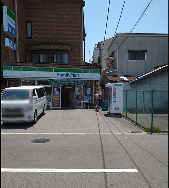 ファミリーマート伝法二丁目店まで247m
