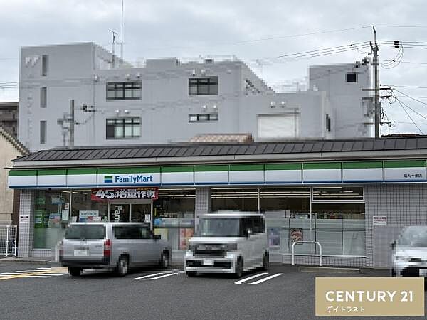 ファミリーマート烏丸十条店まで514m
