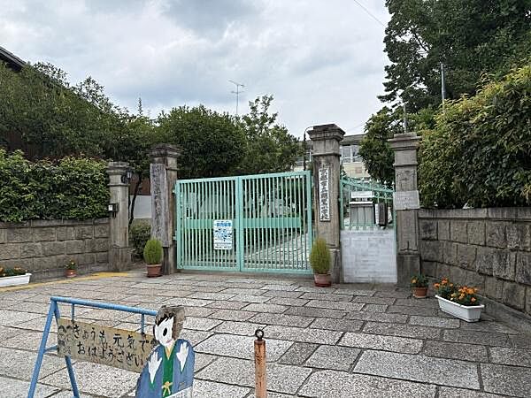 京都市立翔鸞小学校まで548m