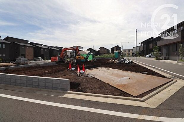前面道路含む現地写真です