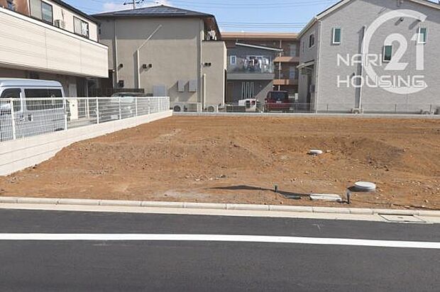 前面道路含む現地写真です
