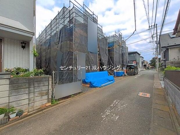 前面道路含む現地写真です